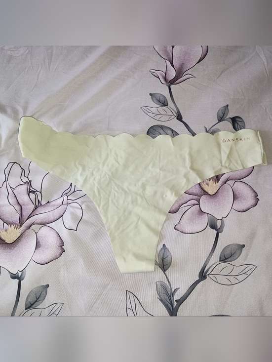 Danskin Other - 3/$10 🌟 NWOT Seamless Scalloped Edge Soft Pale Green Bikini Danskin Panty Large